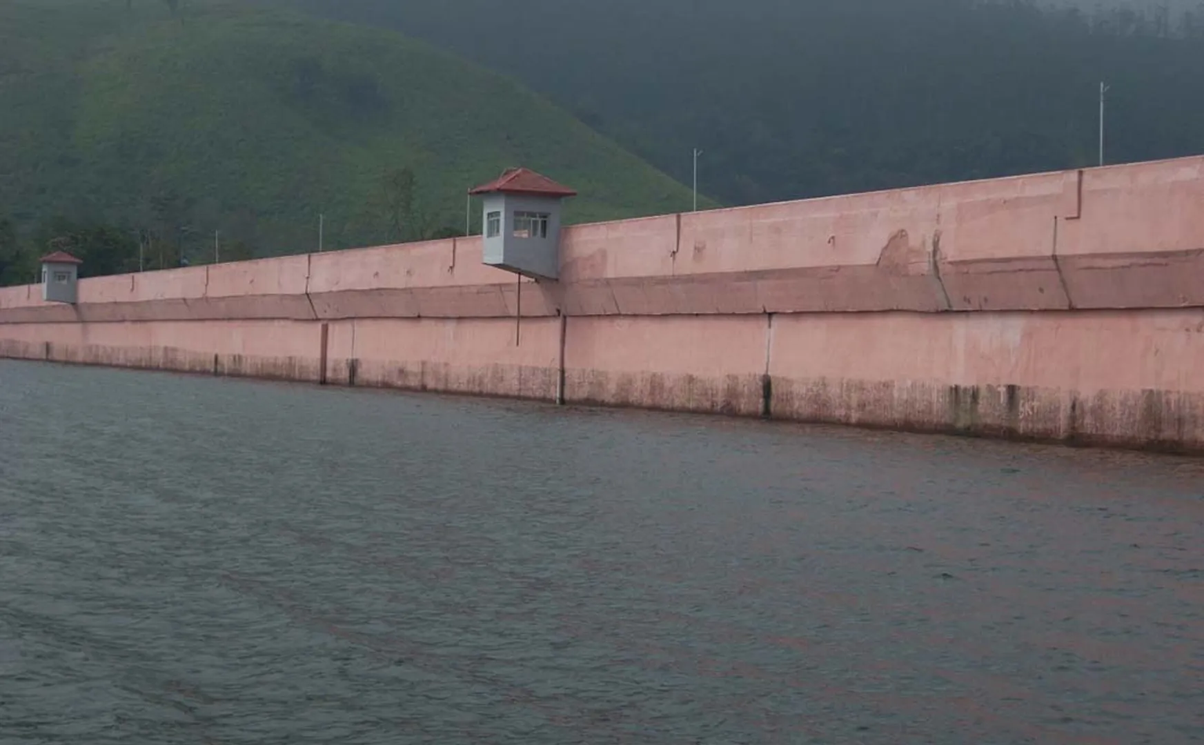 police warns people not to take bath in mullai periyar river